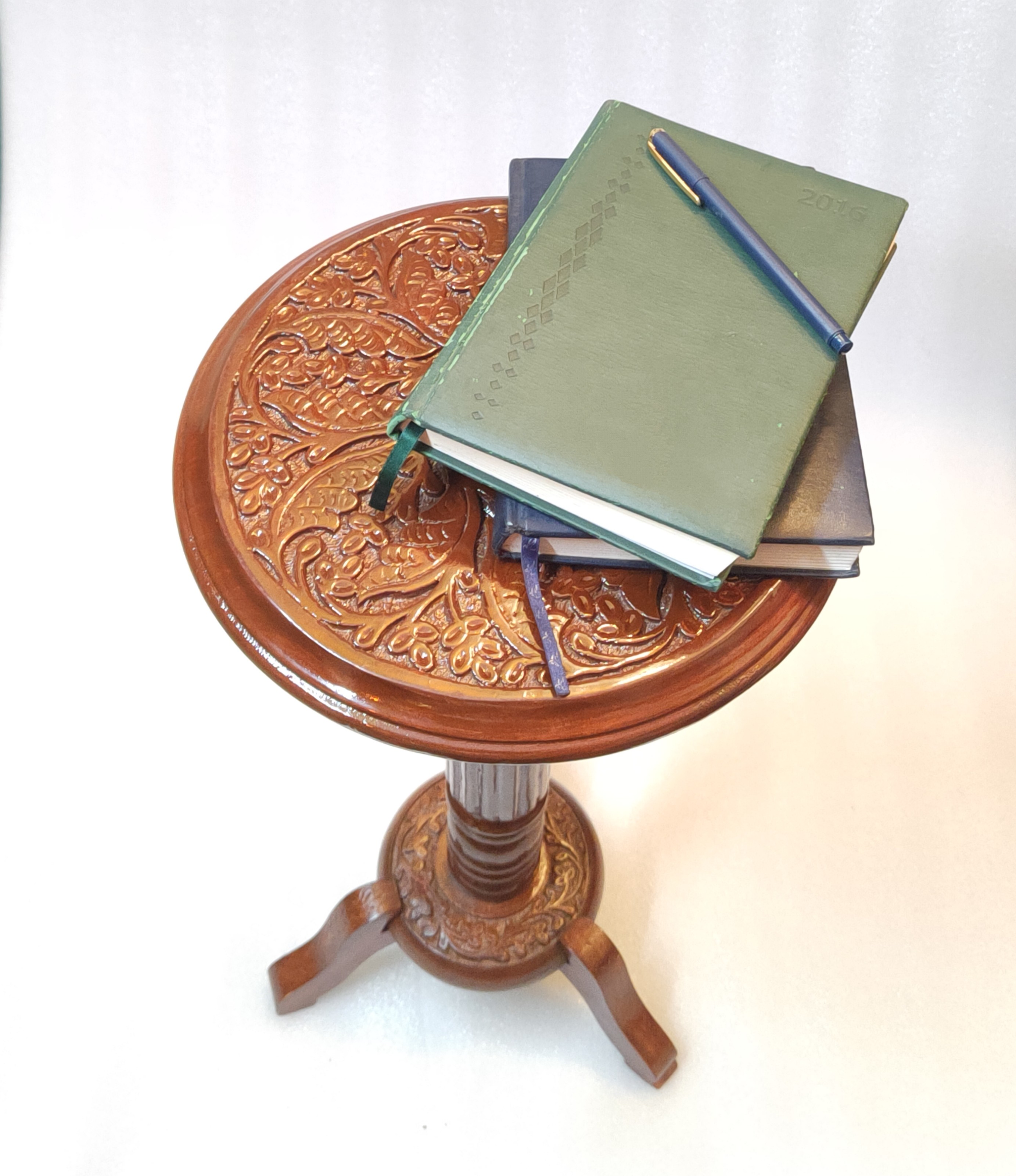 Antique  Carving Design Side table (Walnut Texture)