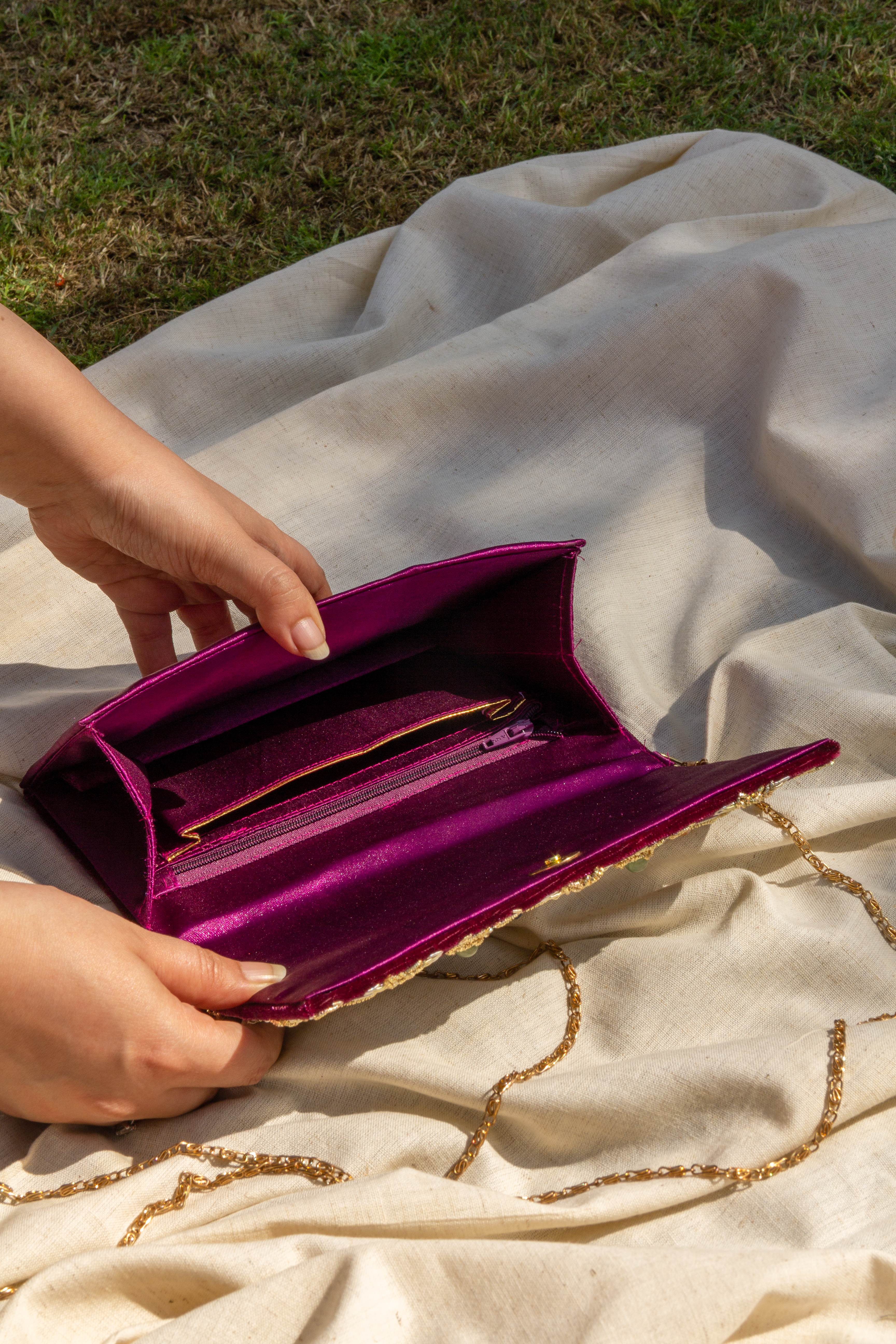 Kat Jaal Sling Purse