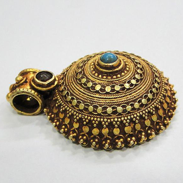 natural and artistic